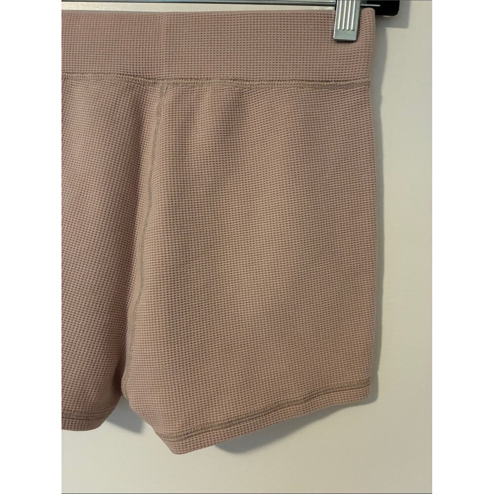 Alo Yoga Microwaffle Pleasant Boyshort Light Pink - Picture 8 of 9